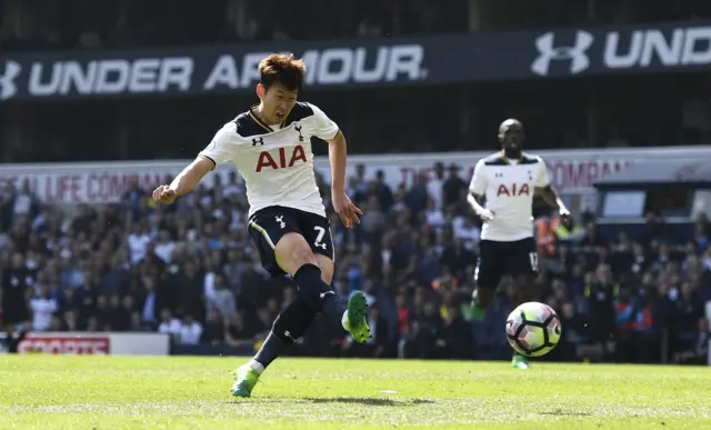 Son Heung-min misses a chance