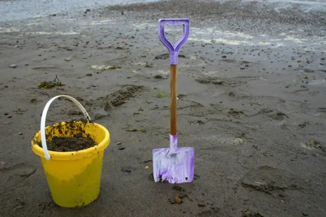 Bucket and spade