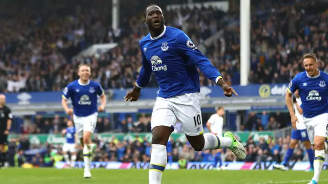 Romelu Lukaku of Everton celebrates