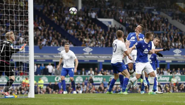 Phil Jagielka scores