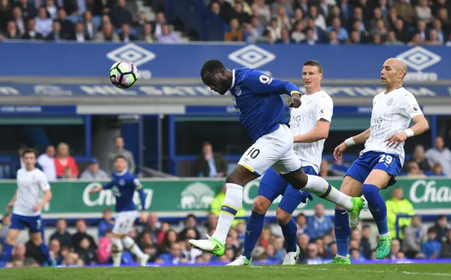 Romelu Lukaku of Everton scores a header