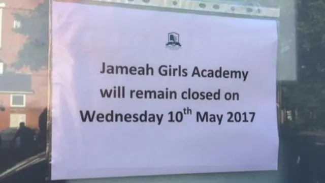 School closed sign