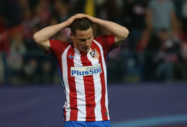 Kevin Gameiro misses a chance for Atletico