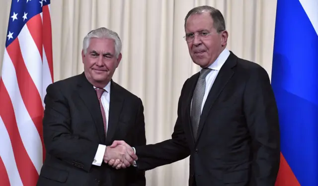 Sergei Lavrov (R) meets US secretary of state Rex Tillerson