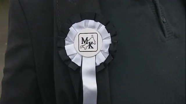 MK rosette