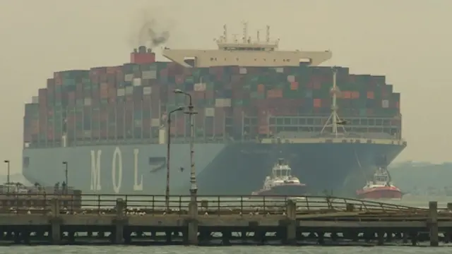 MOL Triumph in Southampton