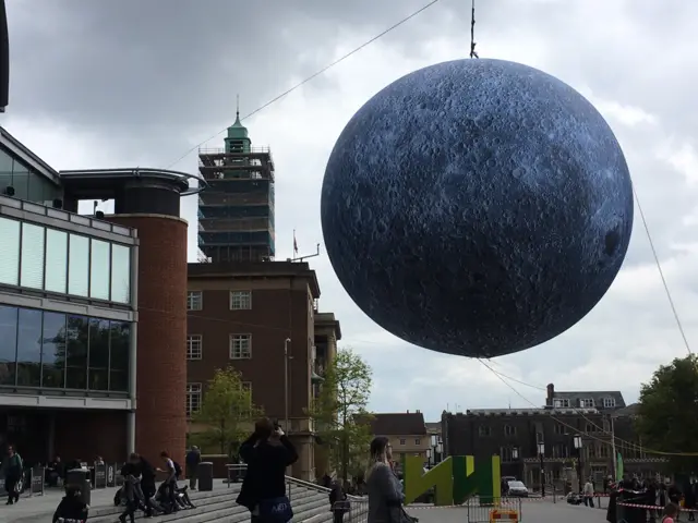 Inflatable moon