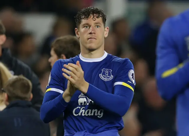 Ross Barkley applauds