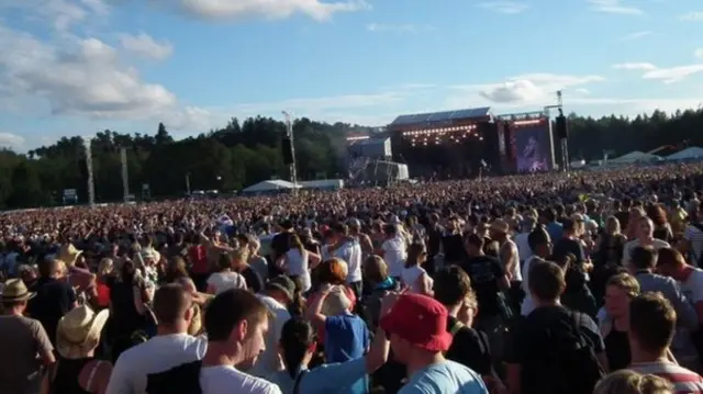 V Festival crowd