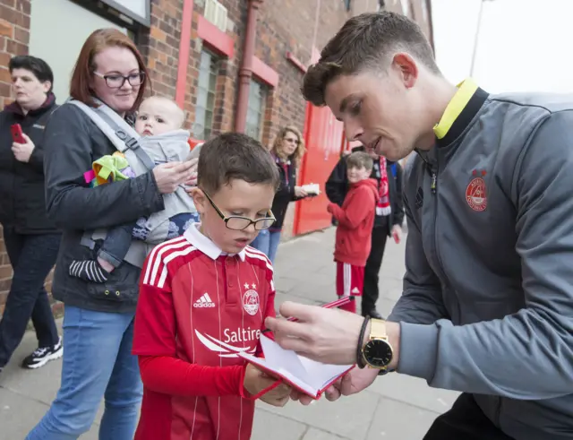 Aberdeen's Ryan Christie signs autographs for fans