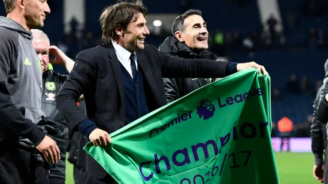 Antonio Conte celebrates