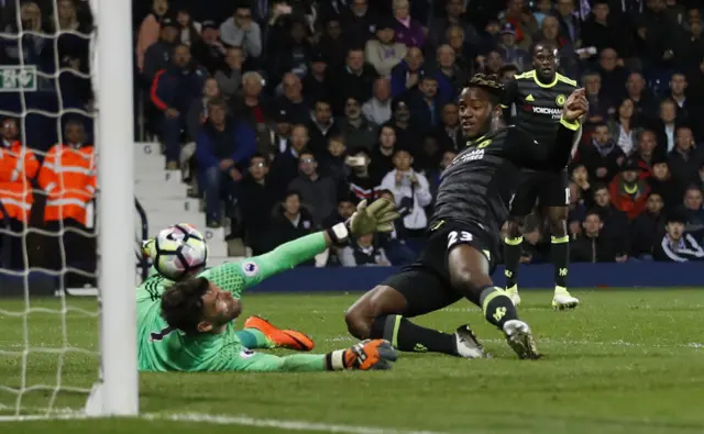 Michy Batshuayi scores