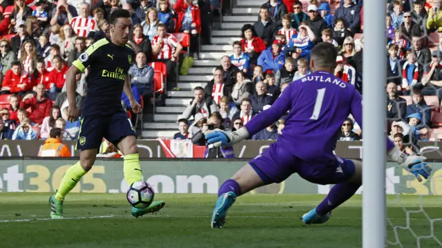 Mesut Ozil scores