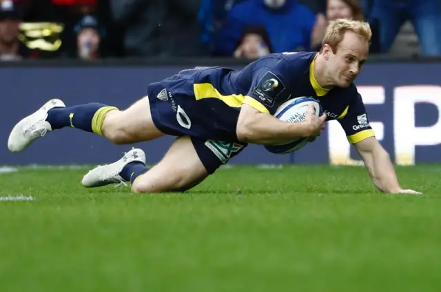 Abendanon scores a try for Clermont