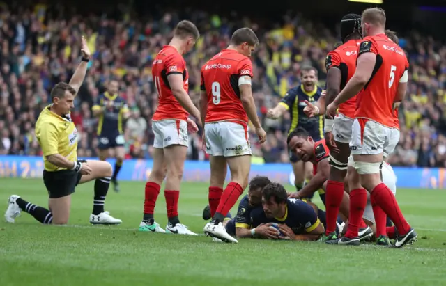 Lamerat scores Clermont's first try