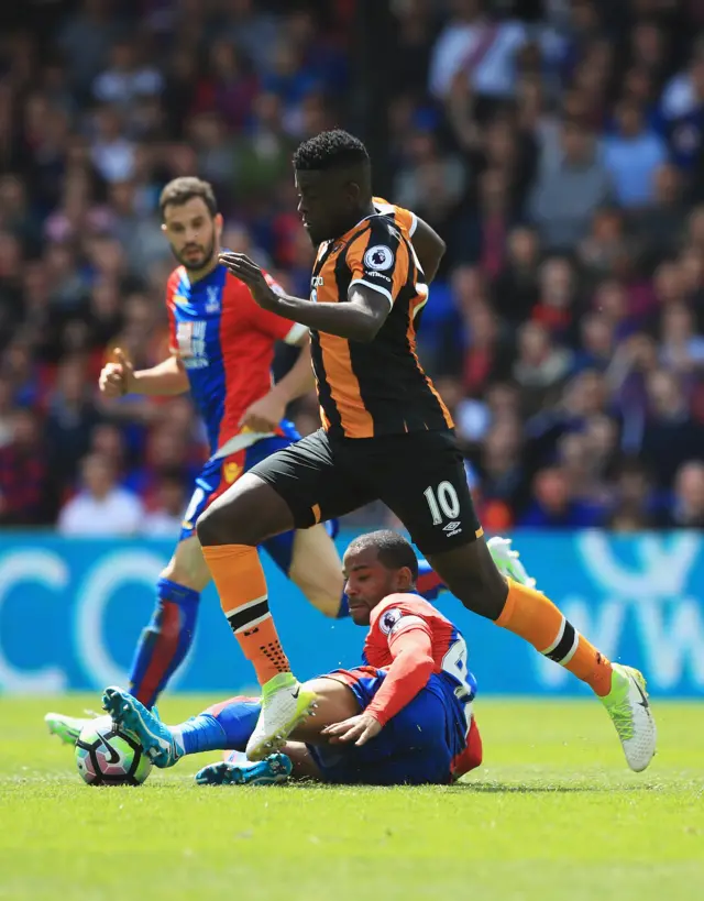 N'Diaye is tackled by Puncheon