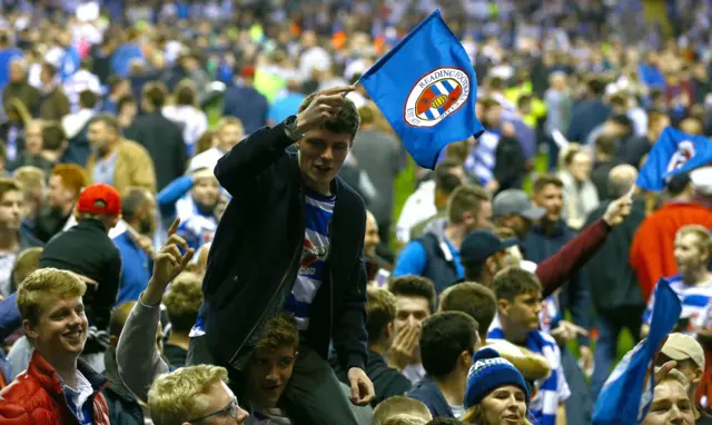 Reading fans