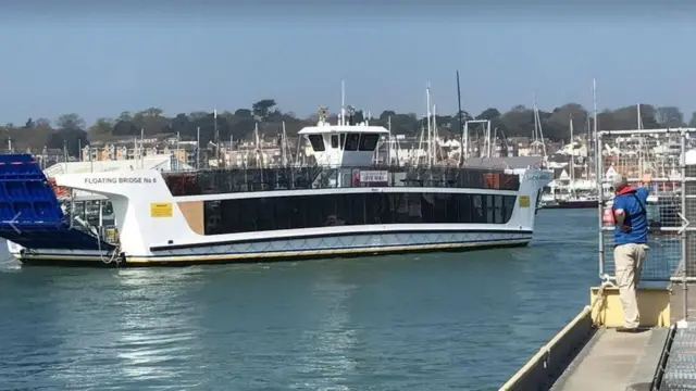 Cowes chain ferry