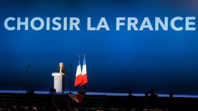 Le Pen at her campaign rally on May Day