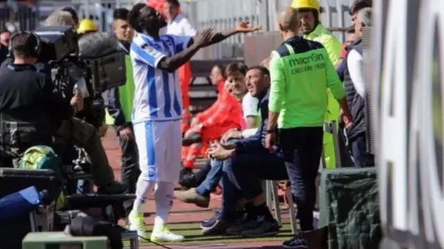 Muntari talks to the corwd