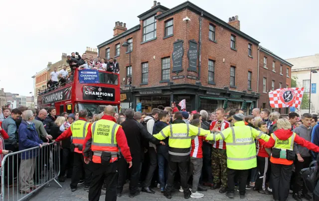 Sheffield United open top bus parade