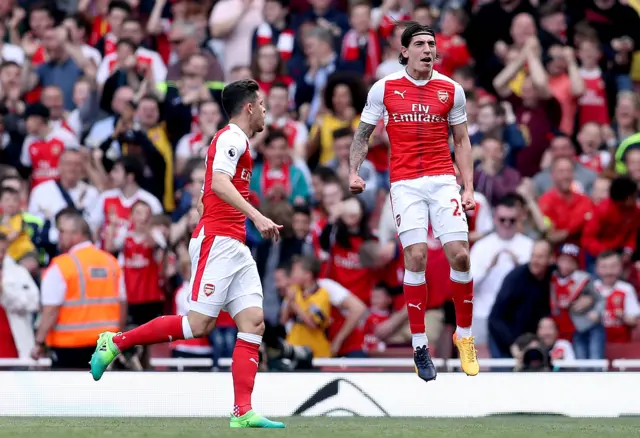 Hector Bellerin celebrates