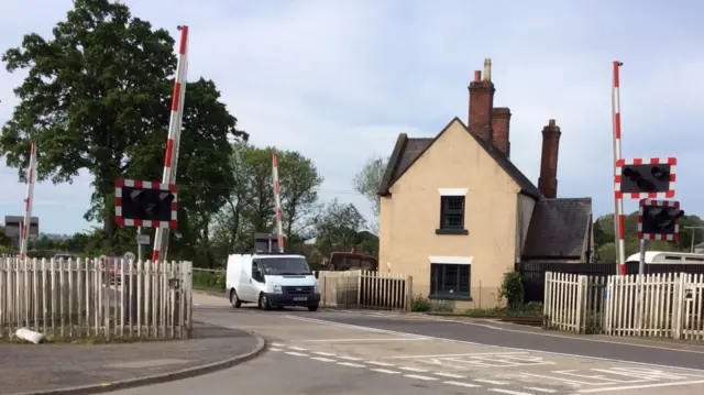 Onibury crossing