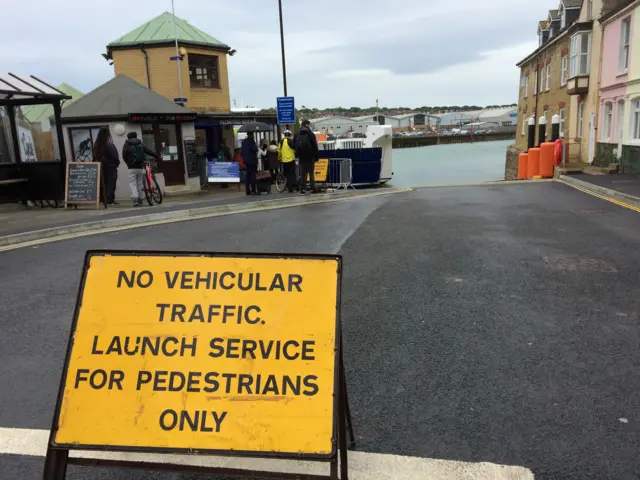 Cowes Chain Ferry