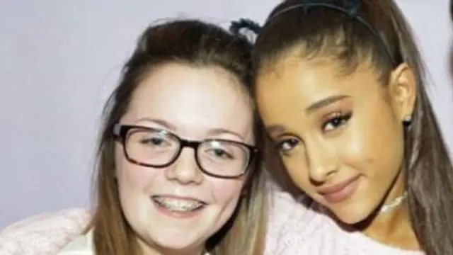 Georgina Callander (left) with Ariana Grande in 2015