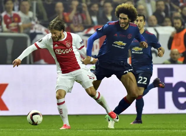 Marouane Fellaini (right)