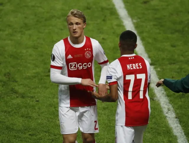 David Neres (right)