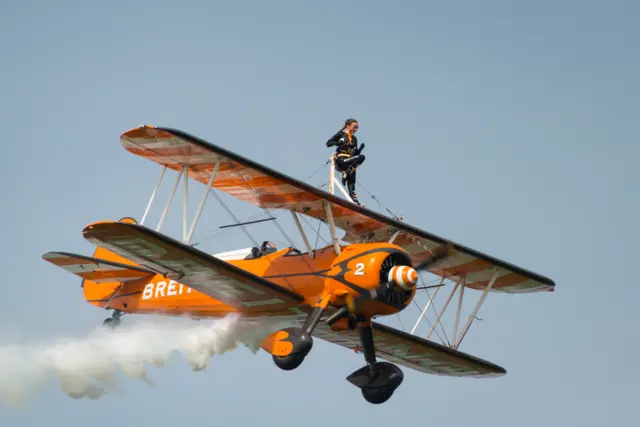 Wing walker