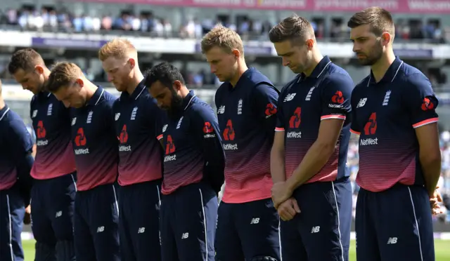 England players hold silence