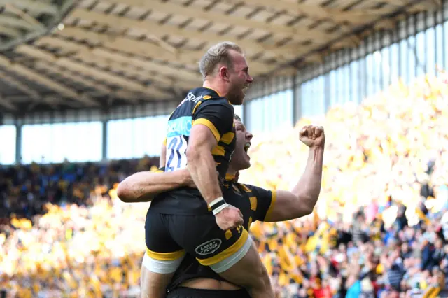 Wasps celebrate