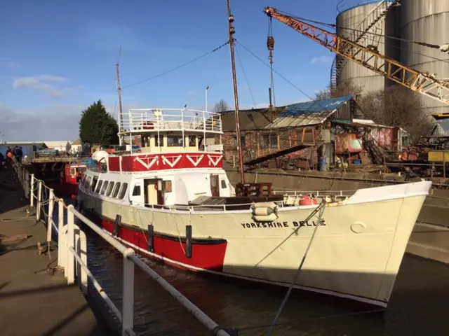 Yorkshire Belle boat