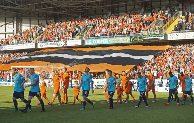 The teams take to the Tannadice pitch