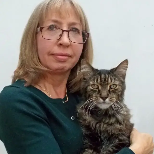 Linda Upson and cat