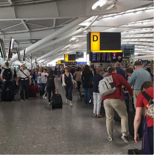 long queues at heathrow airport