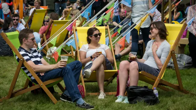 Crowds at Hay