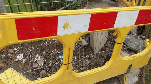 Devon Road, Luton, manhole