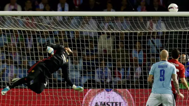 Sergio Romero makes a flying save