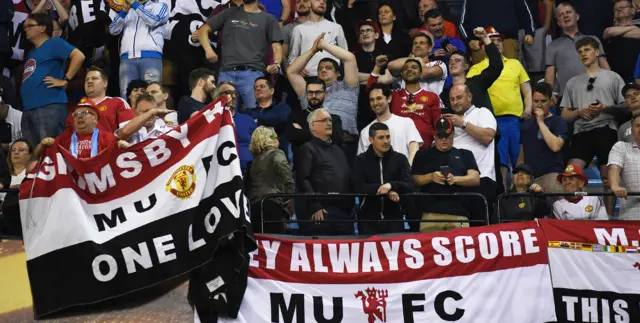 Manchester United fans celebrate