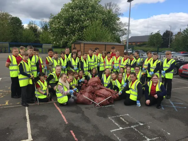 Litter-picking school children