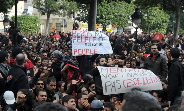 Tunisian demostrators shout slogans against president Zine El Abidine Ben Ali in front the Interior ministry on the in Habib Bourguiba avenue of Tunis on January 14, 2011