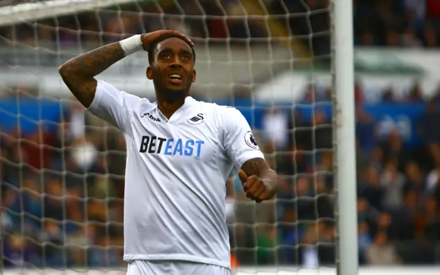 Leroy Fer reacts