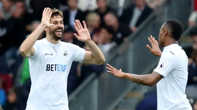 Fernando Llorente celebrates