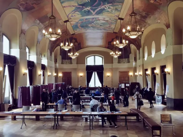 The voting booths in Paris' 15th arrondisement - 7 May 2017