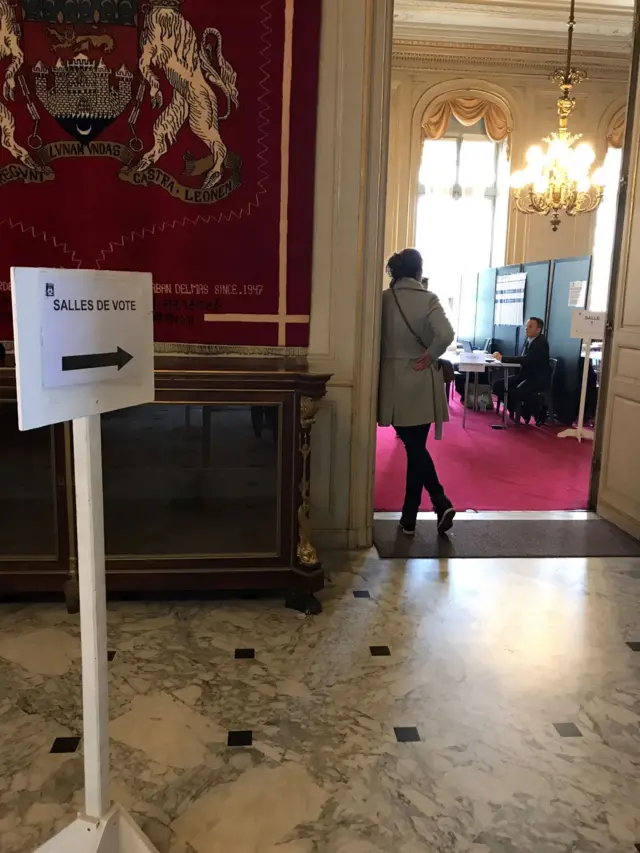 Polling station in Bordeaux - 7 May 2017