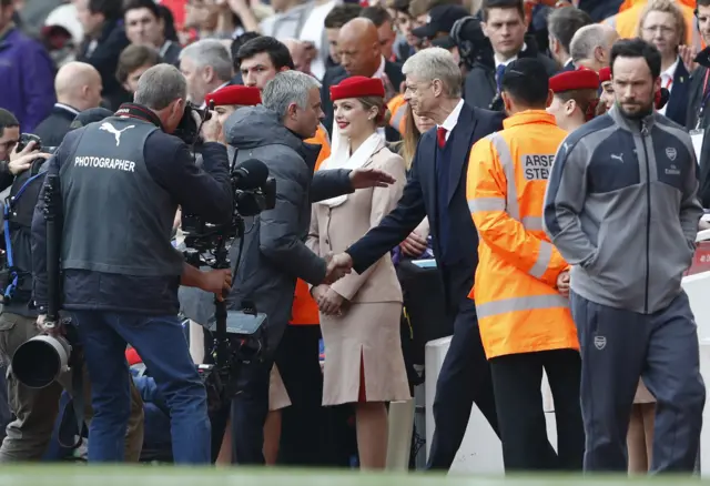 Mourinho and Wenger shake hands before kick-off