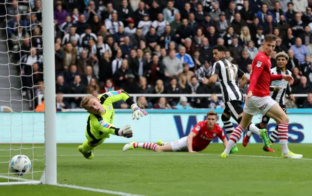 Ayoze Perez scores